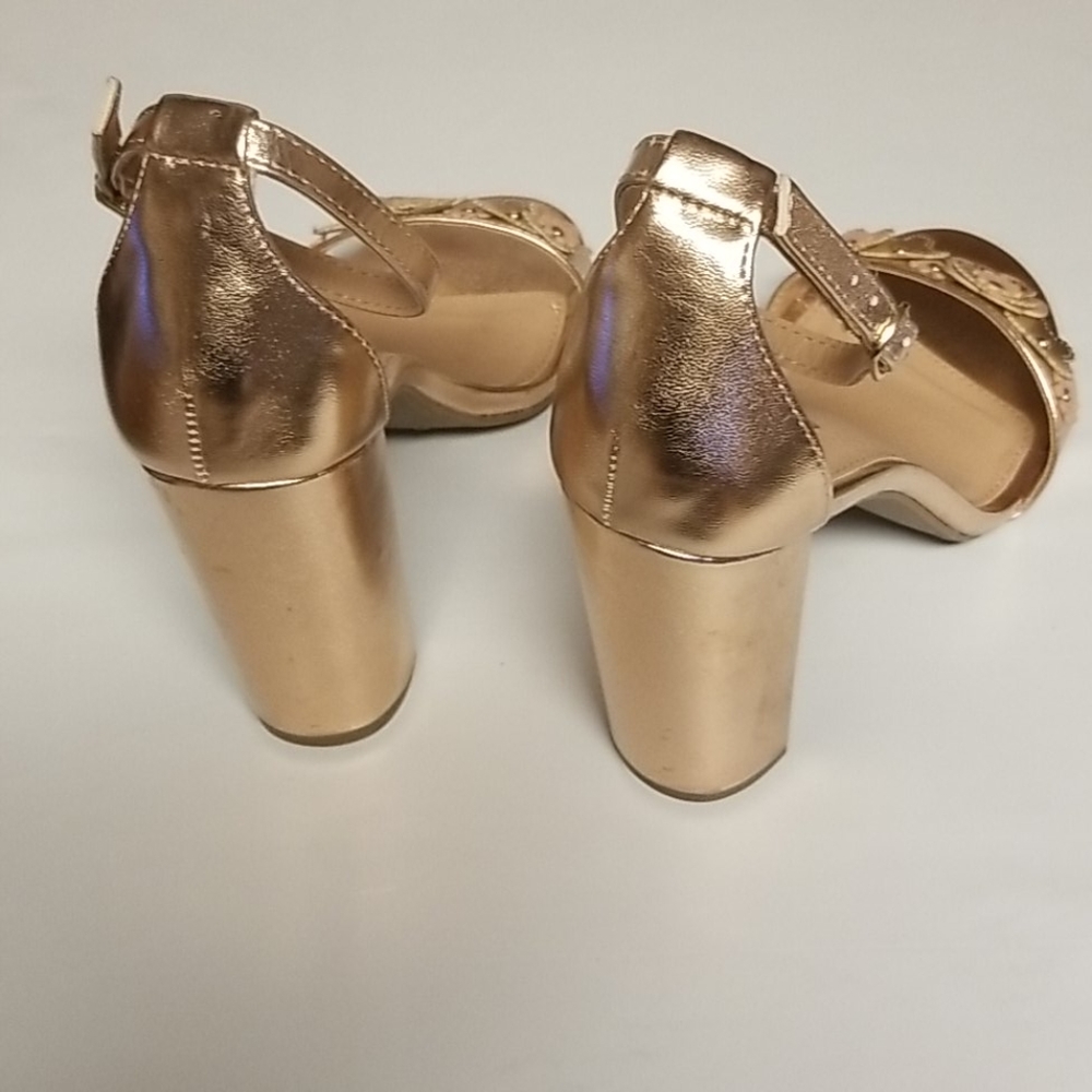 Shoes - Picture 4 of 4
